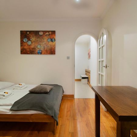 Stylish 2 Bedroom Apartment Morsztynowska Street คราคูฟ ภายนอก รูปภาพ
